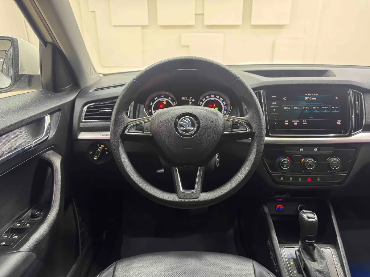 2021 Skoda Kamiq 1.5L 112HP L4 6AT,autocango,china used car exporter,china ev exporter,chinese used car exporter,chinese used ev exporter