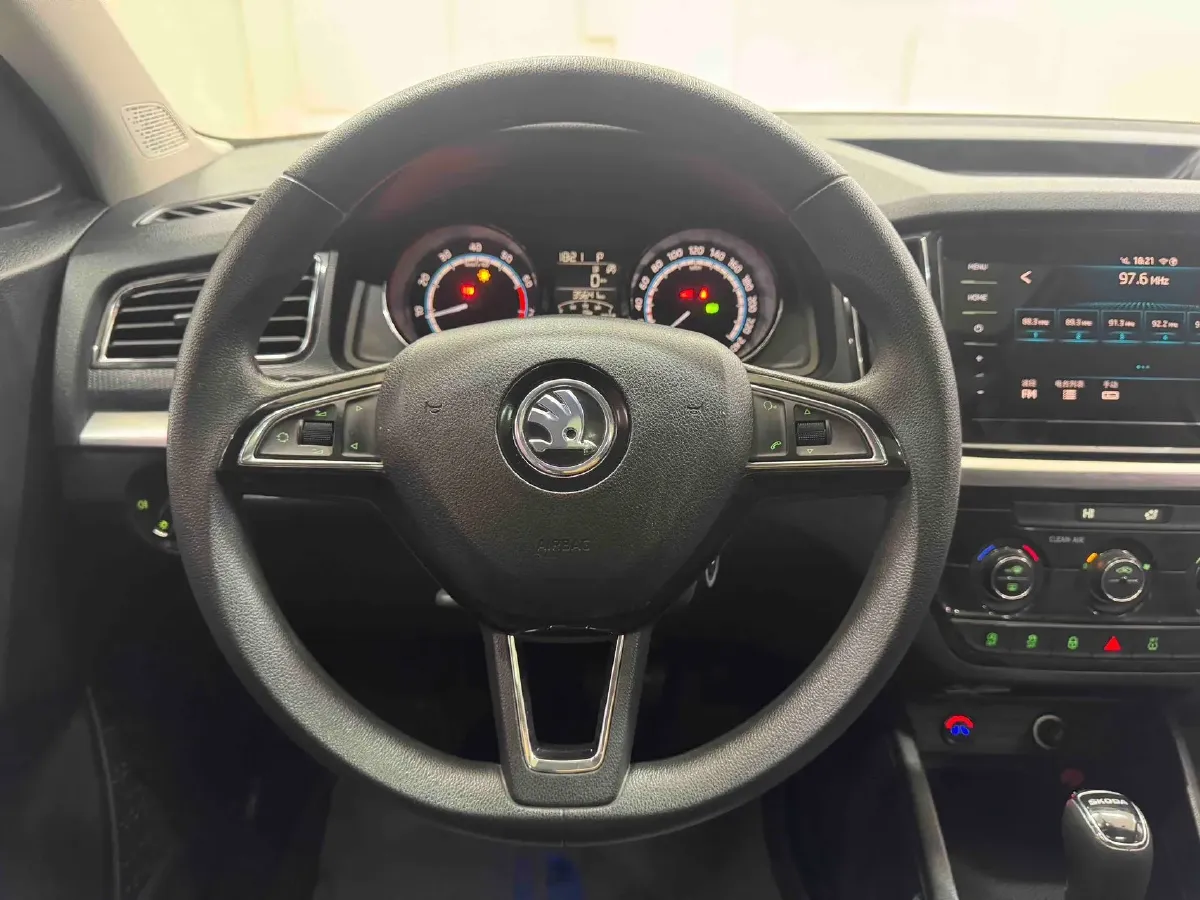 2021 Skoda Kamiq 1.5L 112HP L4 6AT,autocango,china used car exporter,china ev exporter,chinese used car exporter,chinese used ev exporter