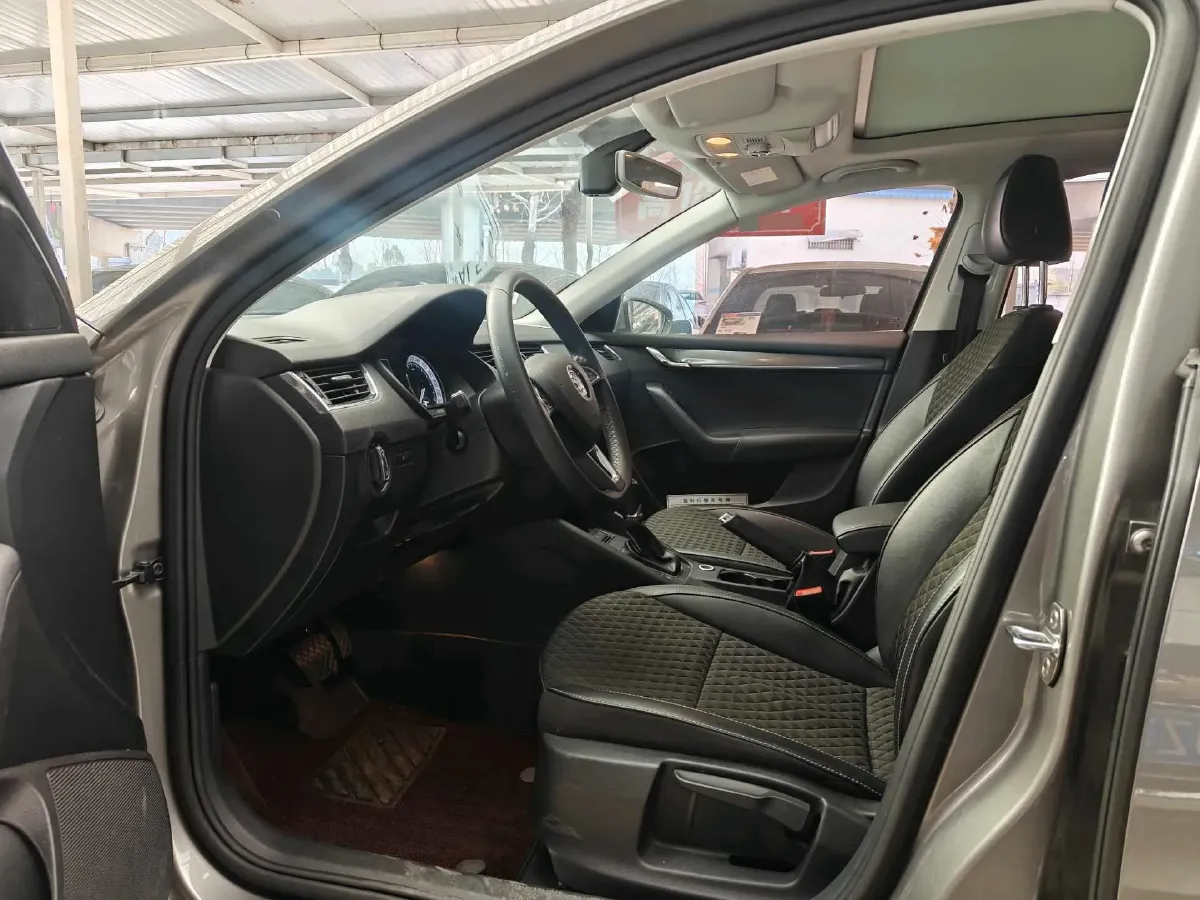 2018 Skoda Octavia 1.2T 116HP L4 7DCT,autocango,china used car exporter,china ev exporter,chinese used car exporter,chinese used ev exporter