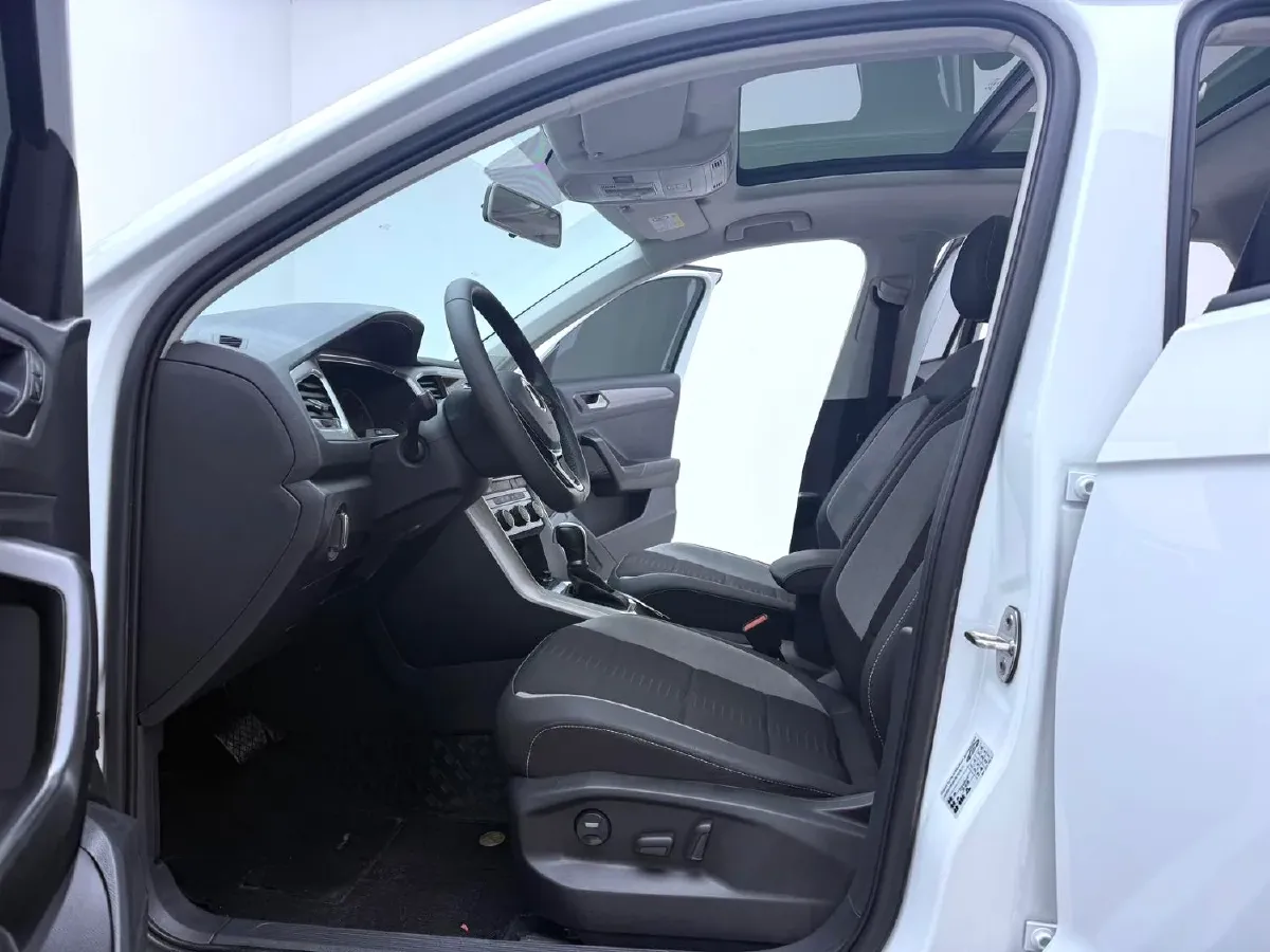 2021 Volkswagen T-Roc 1.4T 150HP L4 7DCT,autocango,china used car exporter,china ev exporter,chinese used car exporter,chinese used ev exporter