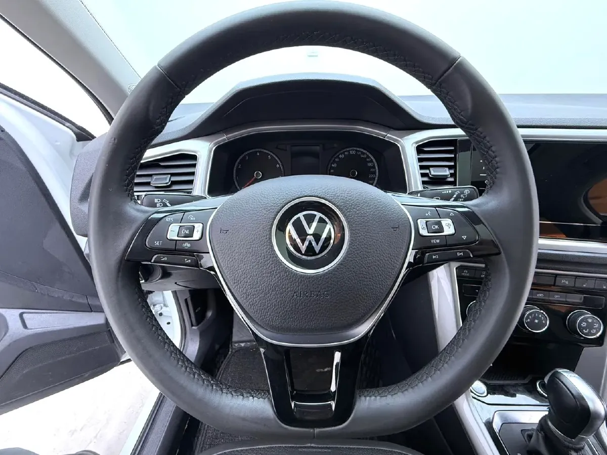 2021 Volkswagen T-Roc 1.4T 150HP L4 7DCT,autocango,china used car exporter,china ev exporter,chinese used car exporter,chinese used ev exporter