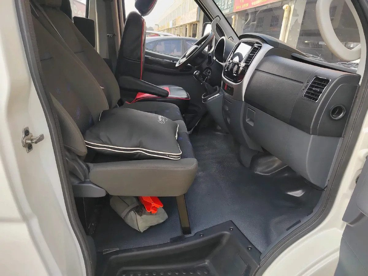 2021 MAXUS XinTu V80 2.0T 139HP L4 6MT,autocango,china used car exporter,china ev exporter,chinese used car exporter,chinese used ev exporter