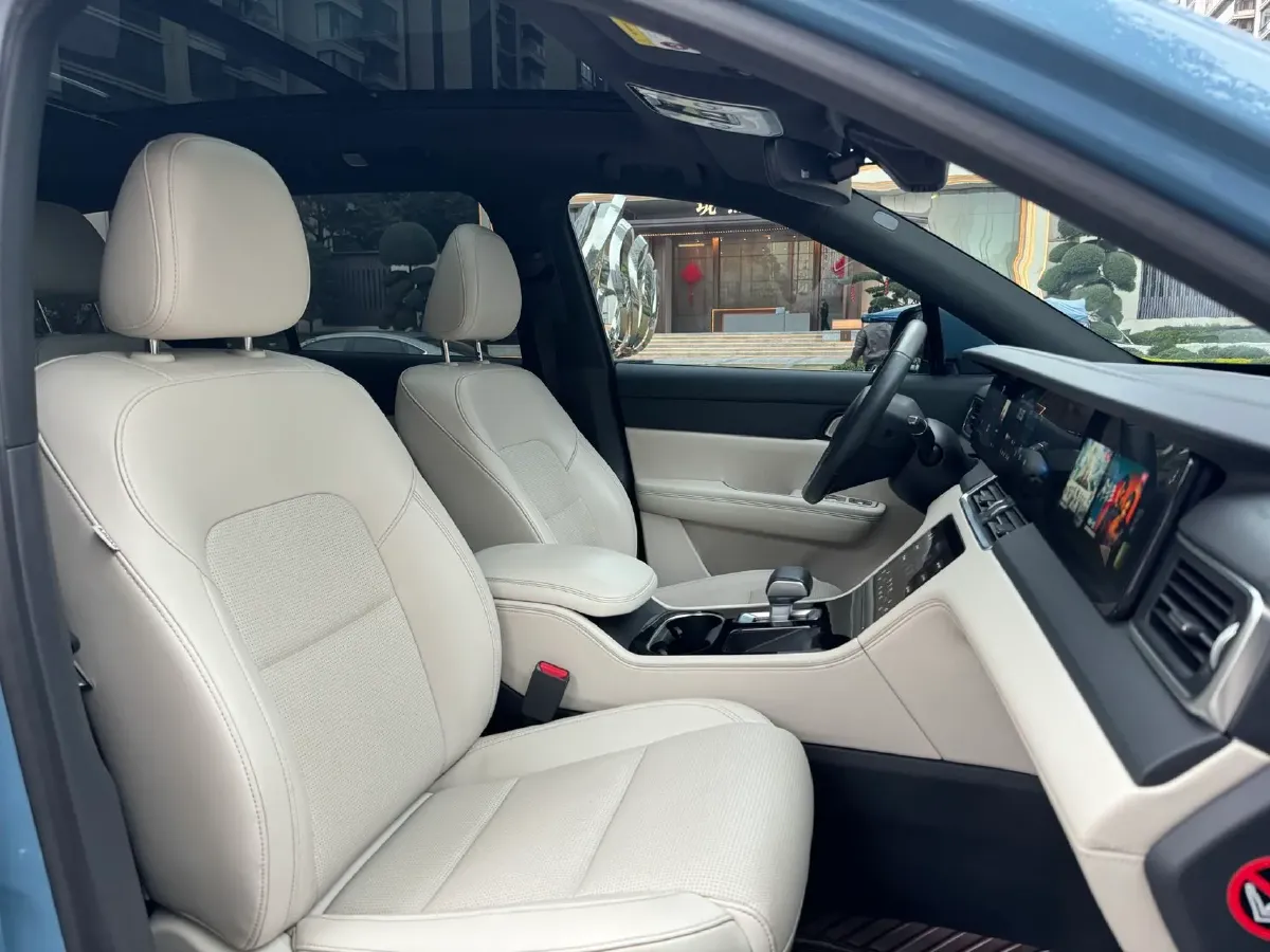 2021 Li ONE Range Extended 131HP REEV 40.5KWH,autocango,china used car exporter,china ev exporter,chinese used car exporter,chinese used ev exporter