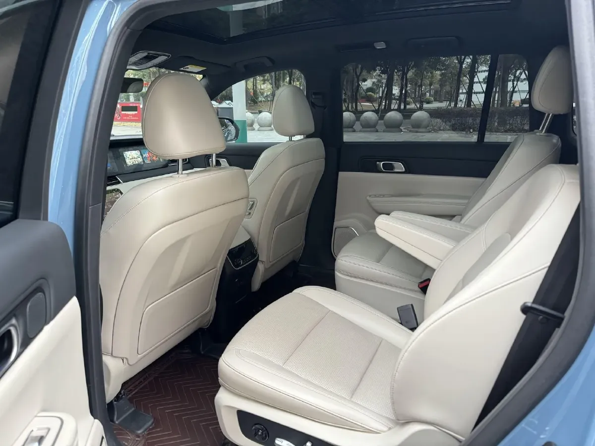 2021 Li ONE Range Extended 131HP REEV 40.5KWH,autocango,china used car exporter,china ev exporter,chinese used car exporter,chinese used ev exporter