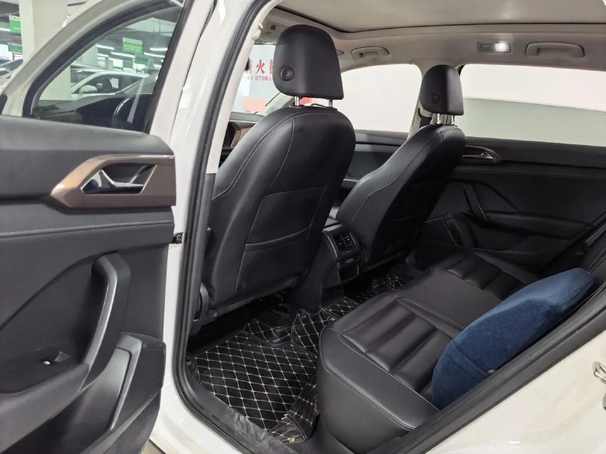 2019 MINI MINI 1.5T 102HP L3 7DCT,autocango,china used car exporter,china ev exporter,chinese used car exporter,chinese used ev exporter