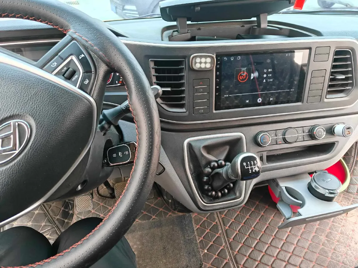 2023 MAXUS XinTu V80 2.0T 127HP L4 6MT,autocango,china used car exporter,china ev exporter,chinese used car exporter,chinese used ev exporter