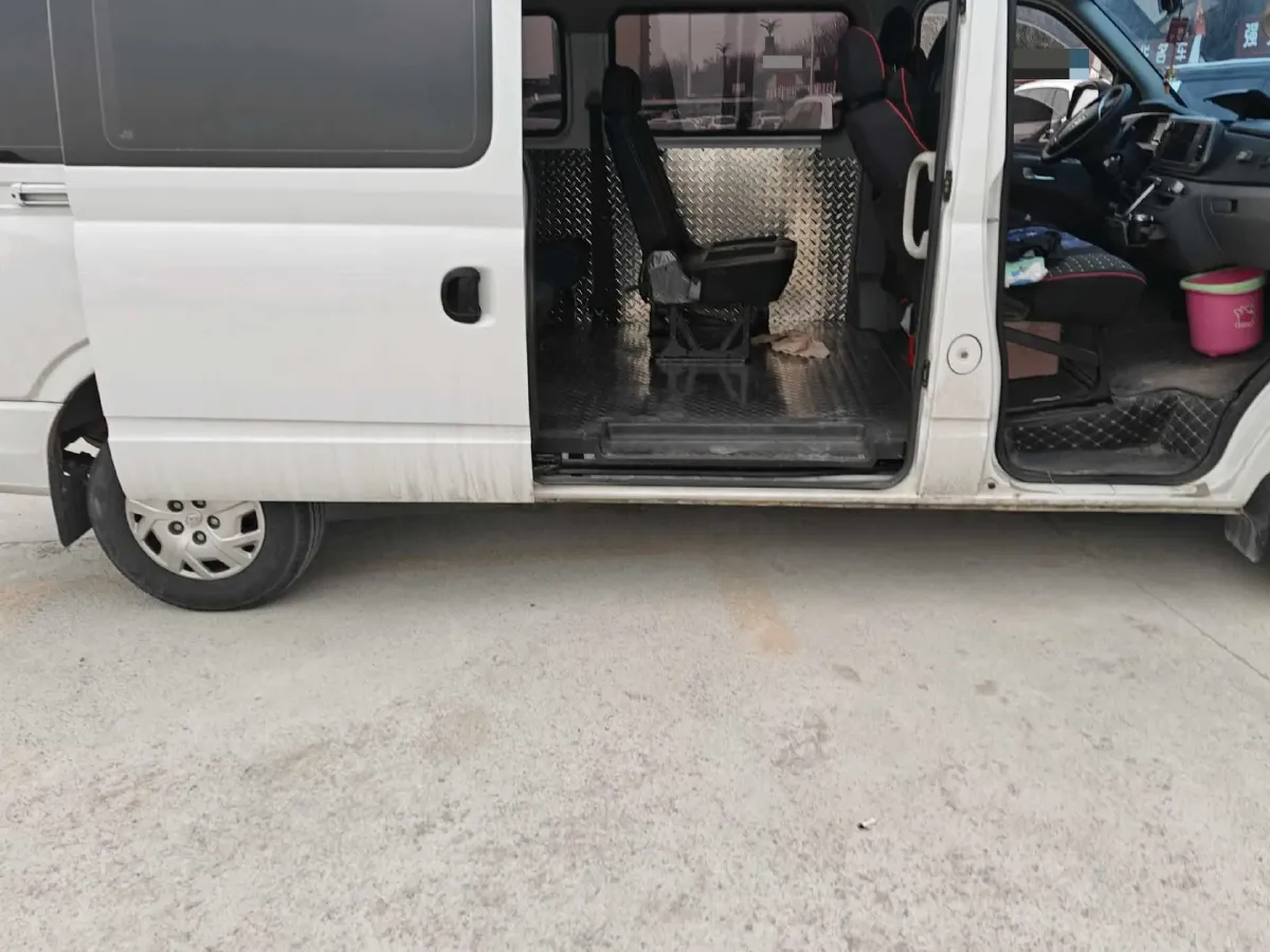2023 MAXUS XinTu V80 2.0T 127HP L4 6MT,autocango,china used car exporter,china ev exporter,chinese used car exporter,chinese used ev exporter