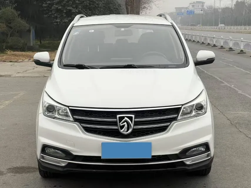 2019 BaoJun 730 1.5L 112HP L4 6MT,autocango,china used car exporter,china ev exporter,chinese used car exporter,chinese used ev exporter