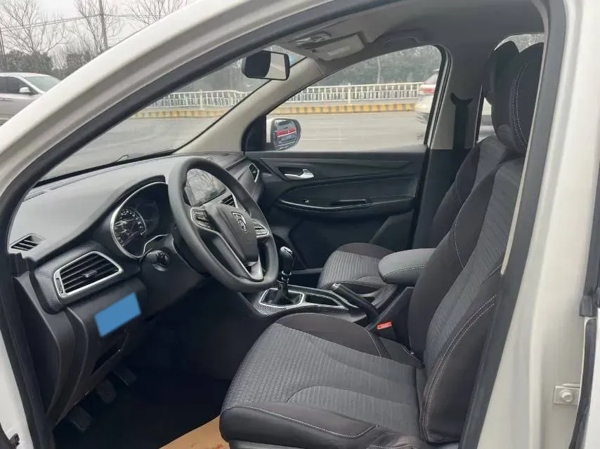 2019 BaoJun 730 1.5L 112HP L4 6MT,autocango,china used car exporter,china ev exporter,chinese used car exporter,chinese used ev exporter