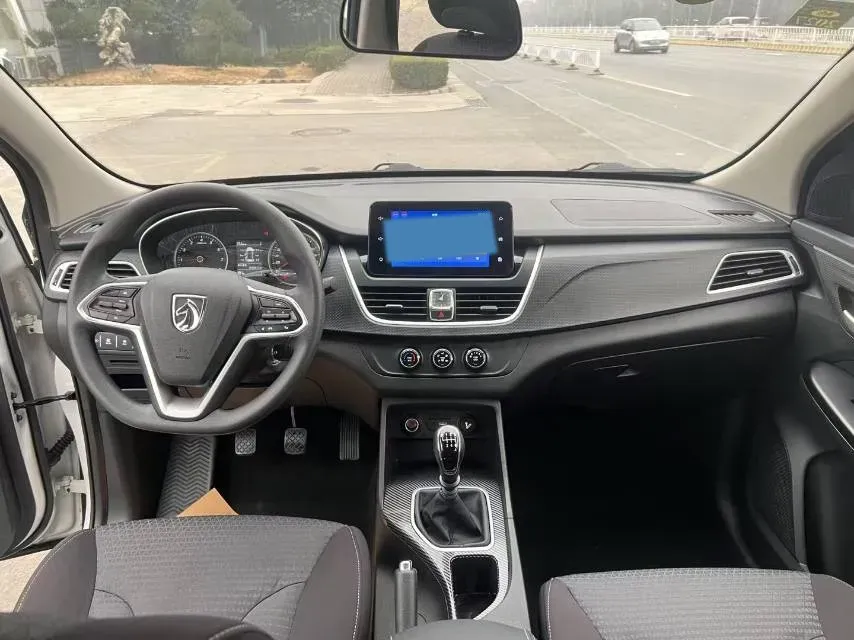 2019 BaoJun 730 1.5L 112HP L4 6MT,autocango,china used car exporter,china ev exporter,chinese used car exporter,chinese used ev exporter