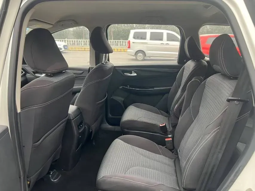 2019 BaoJun 730 1.5L 112HP L4 6MT,autocango,china used car exporter,china ev exporter,chinese used car exporter,chinese used ev exporter