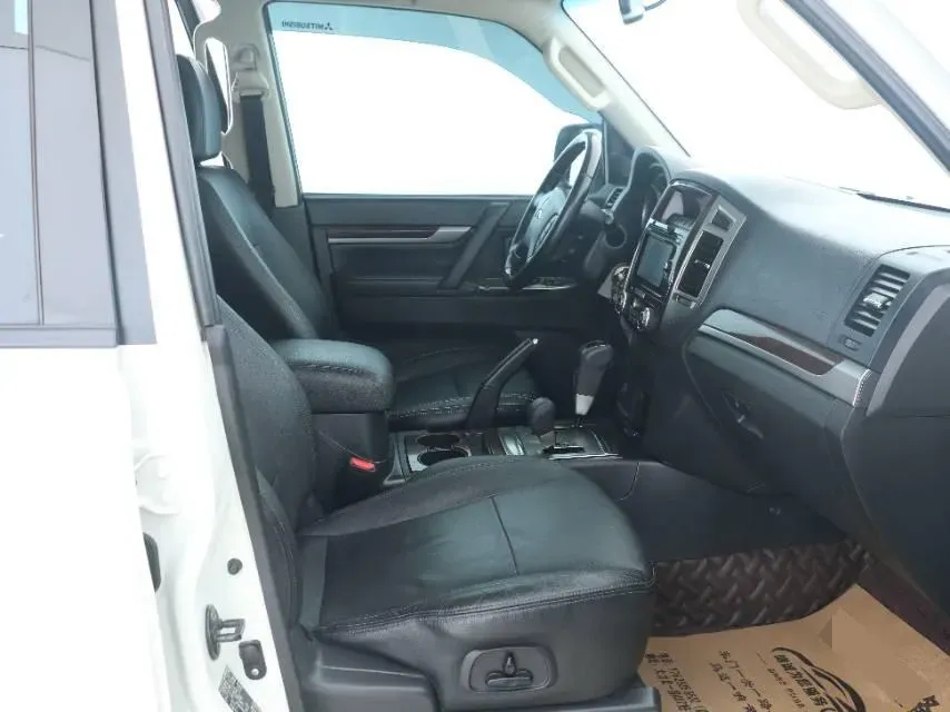 2017 Mercedes-Benz C Class 2.0T 184HP L4 7AT,autocango,china used car exporter,china ev exporter,chinese used car exporter,chinese used ev exporter