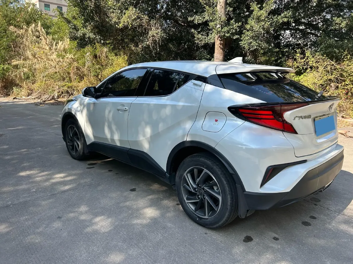 2023 Toyota C-HR 2.0L 171HP L4 CVT,autocango,china used car exporter,china ev exporter,chinese used car exporter,chinese used ev exporter