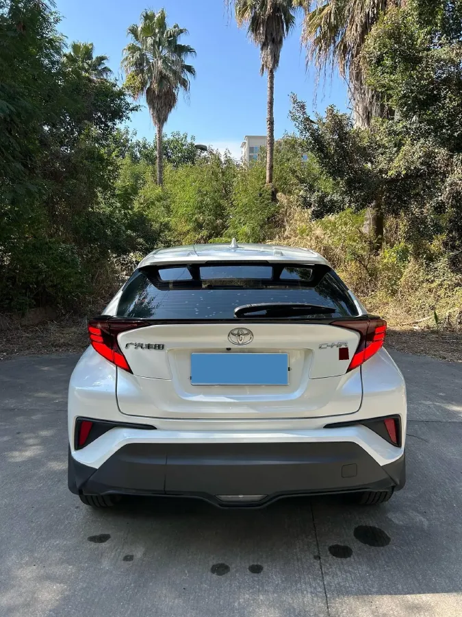 2023 Toyota C-HR 2.0L 171HP L4 CVT,autocango,china used car exporter,china ev exporter,chinese used car exporter,chinese used ev exporter