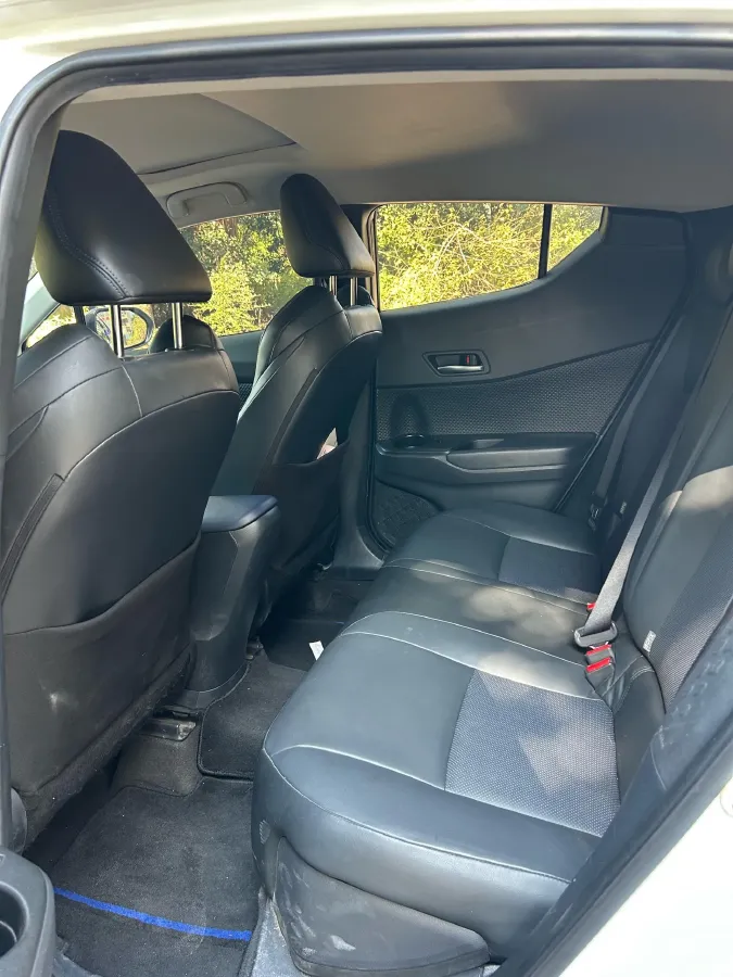 2023 Toyota C-HR 2.0L 171HP L4 CVT,autocango,china used car exporter,china ev exporter,chinese used car exporter,chinese used ev exporter