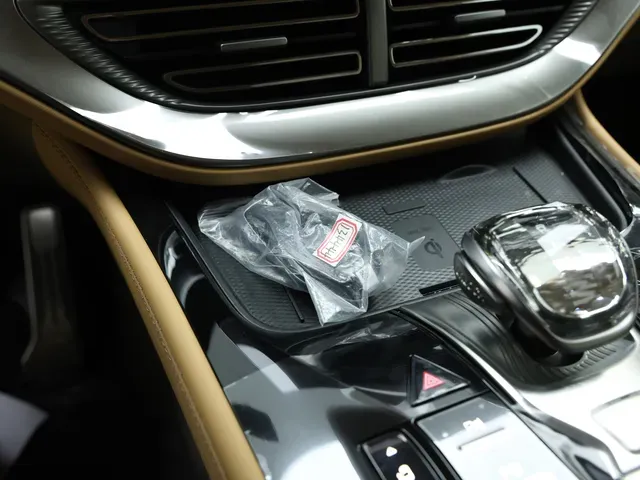 2025 Denza D9 1.5T 156HP L4 E-CVT PHEV 40KWH,autocango,china used car exporter,china ev exporter,chinese used car exporter,chinese used ev exporter