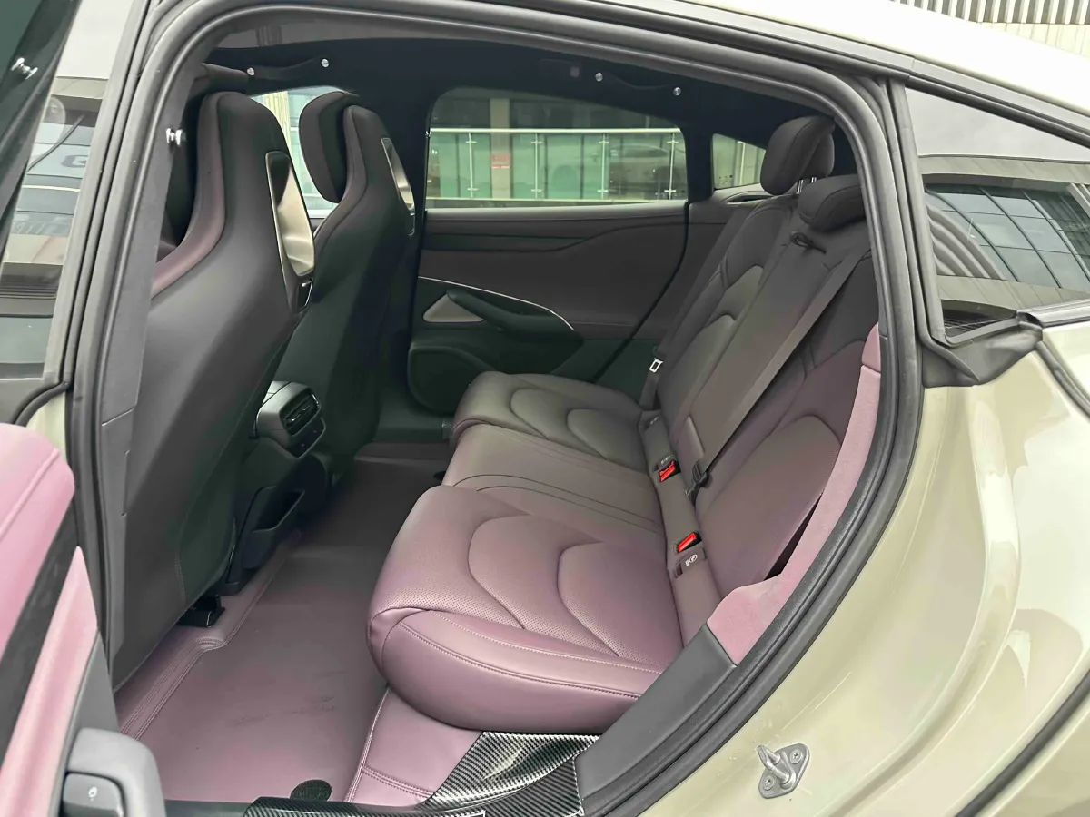 2024 MI SU7 BEV 101KWH,autocango,china used car exporter,china ev exporter,chinese used car exporter,chinese used ev exporter