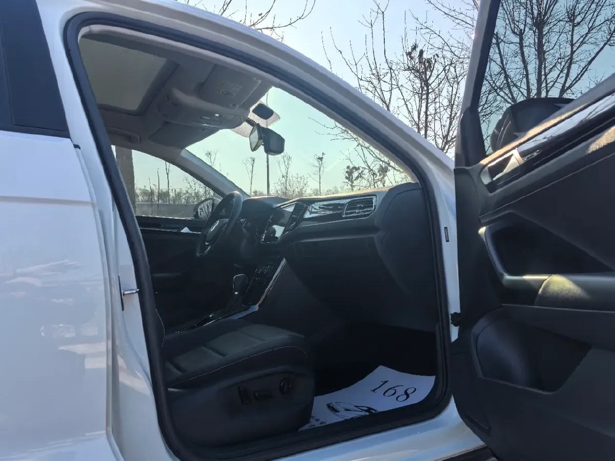 2022 Volkswagen T-Roc 1.4T 150HP L4 7DCT,autocango,china used car exporter,china ev exporter,chinese used car exporter,chinese used ev exporter