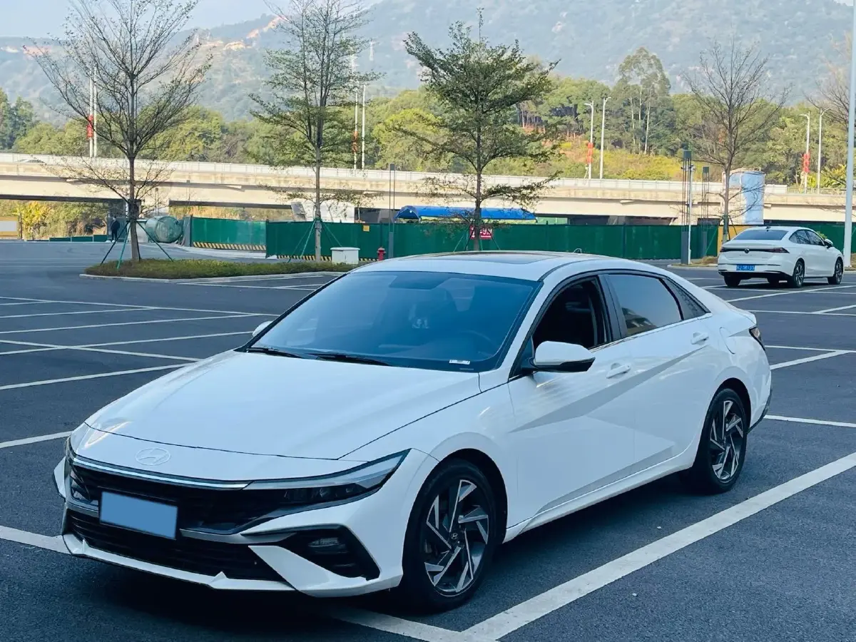 2023 Hyundai Elantra 1.5L 115HP L4 CVT