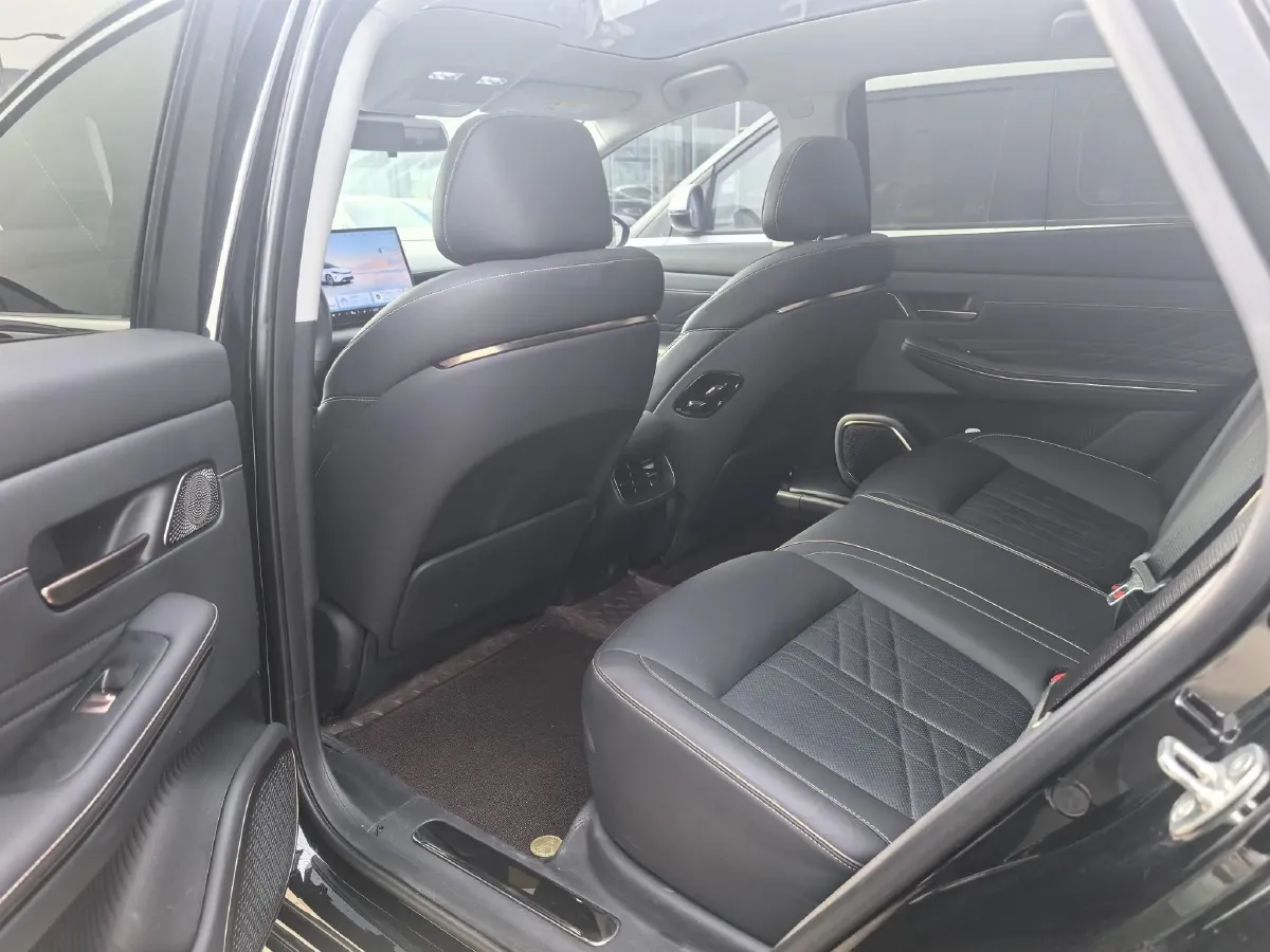 2025 BaoJun XiangJing 1.5T 143HP L4 1DHT PHEV,autocango,china used car exporter,china ev exporter,chinese used car exporter,chinese used ev exporter