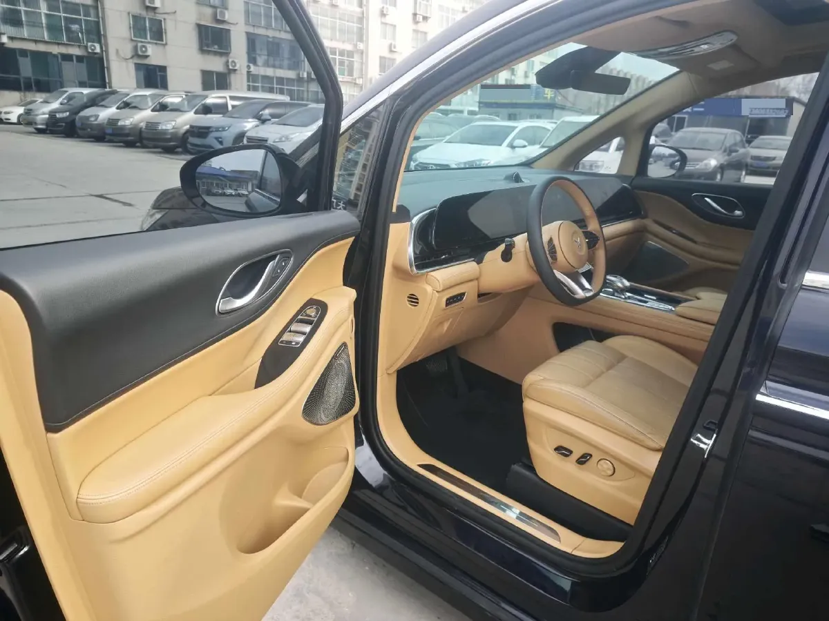 2024 Voyah Dream 1.5T 150HP L4 PHEV 43KWH,autocango,china used car exporter,china ev exporter,chinese used car exporter,chinese used ev exporter