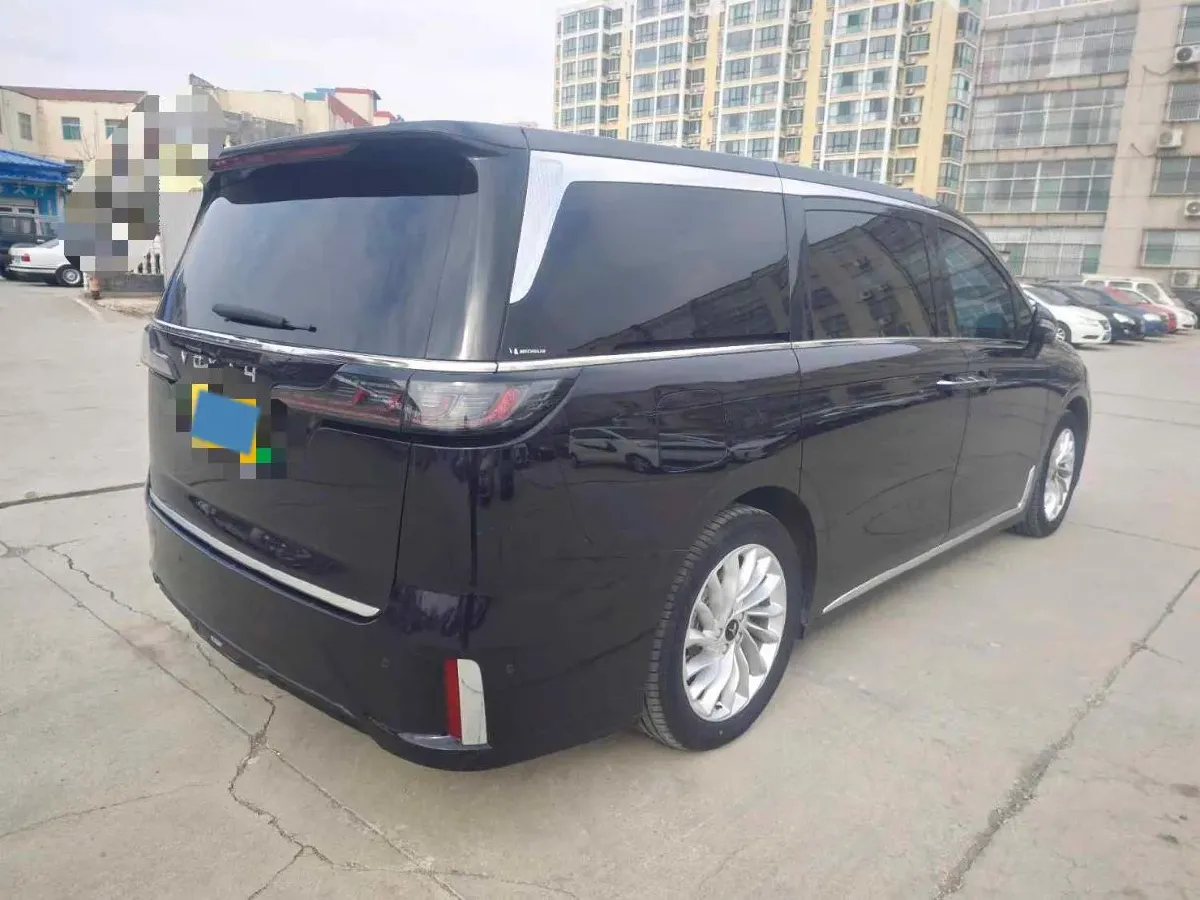 2024 Voyah Dream 1.5T 150HP L4 PHEV 43KWH,autocango,china used car exporter,china ev exporter,chinese used car exporter,chinese used ev exporter