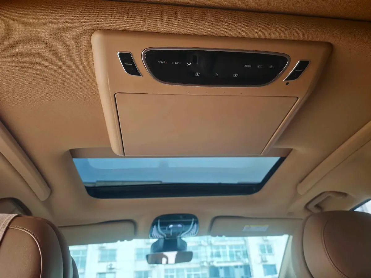 2024 Voyah Dream 1.5T 150HP L4 PHEV 43KWH,autocango,china used car exporter,china ev exporter,chinese used car exporter,chinese used ev exporter