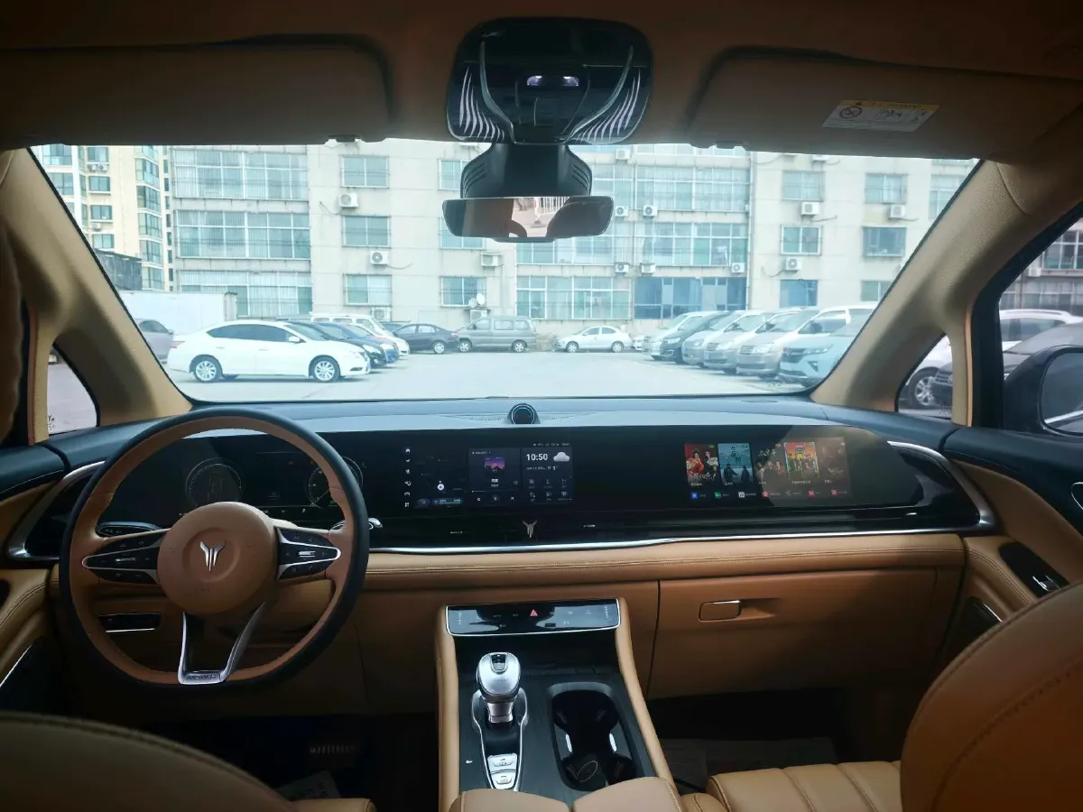 2024 Voyah Dream 1.5T 150HP L4 PHEV 43KWH,autocango,china used car exporter,china ev exporter,chinese used car exporter,chinese used ev exporter