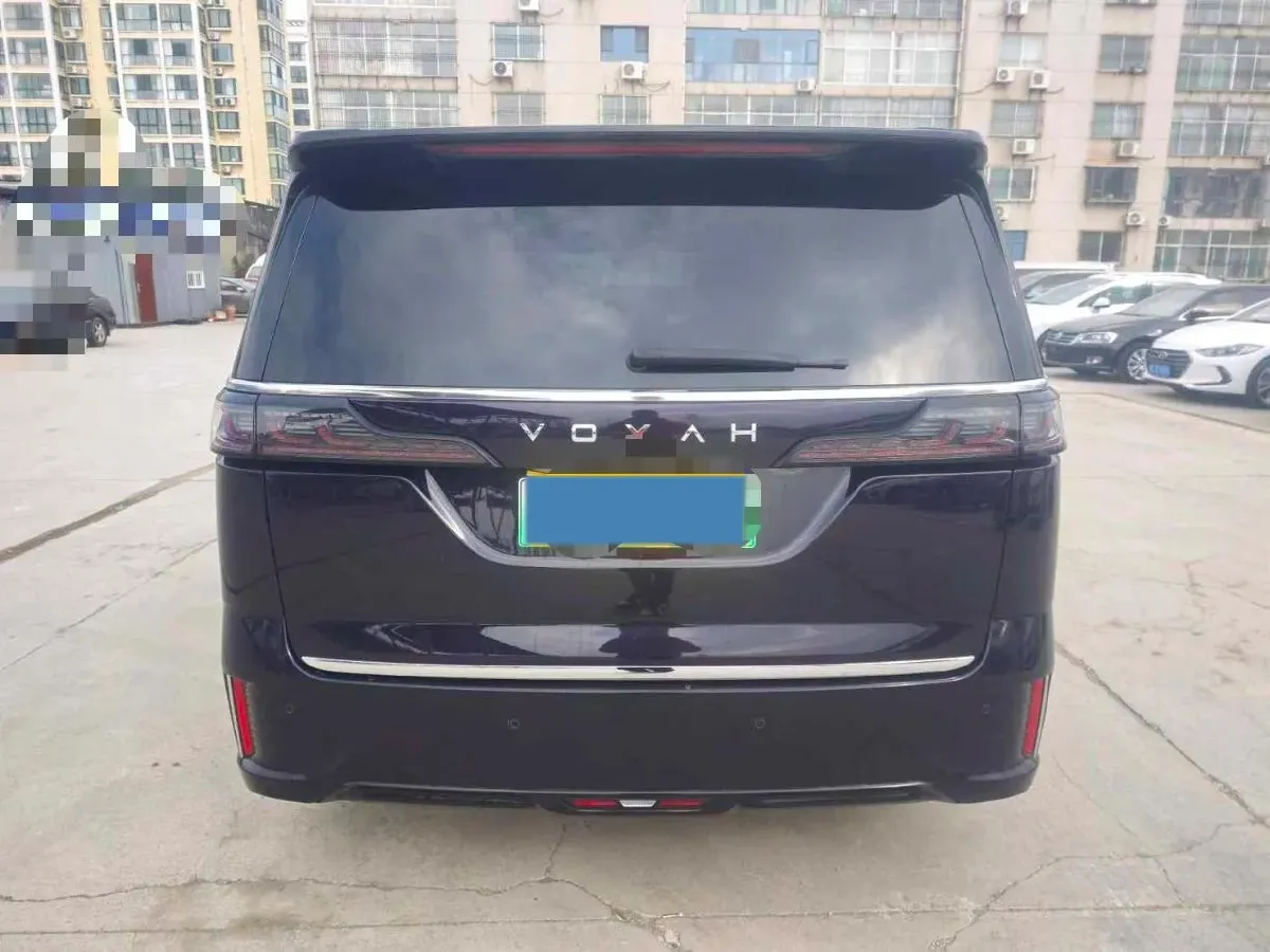2024 Voyah Dream 1.5T 150HP L4 PHEV 43KWH,autocango,china used car exporter,china ev exporter,chinese used car exporter,chinese used ev exporter