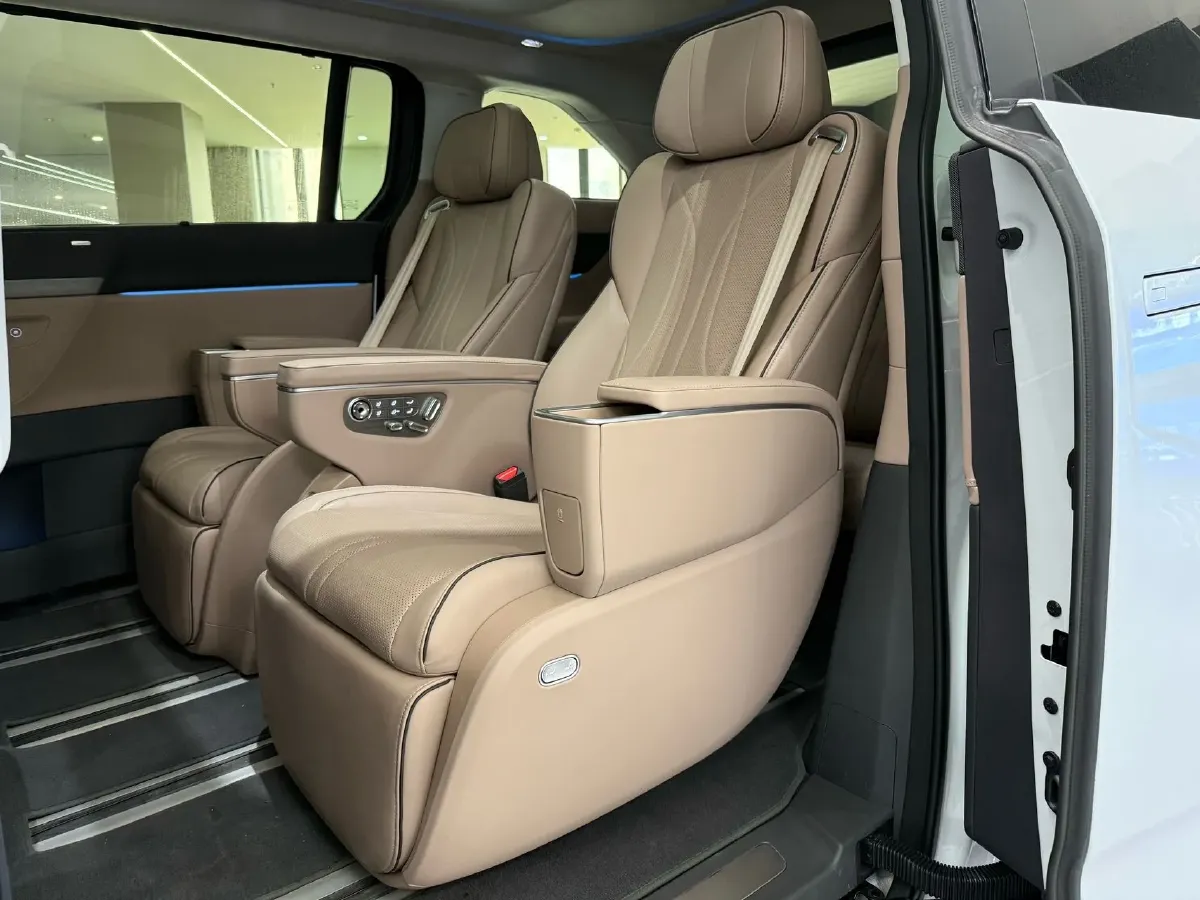 2025 Xpeng X9 BEV,autocango,china used car exporter,china ev exporter,chinese used car exporter,chinese used ev exporter