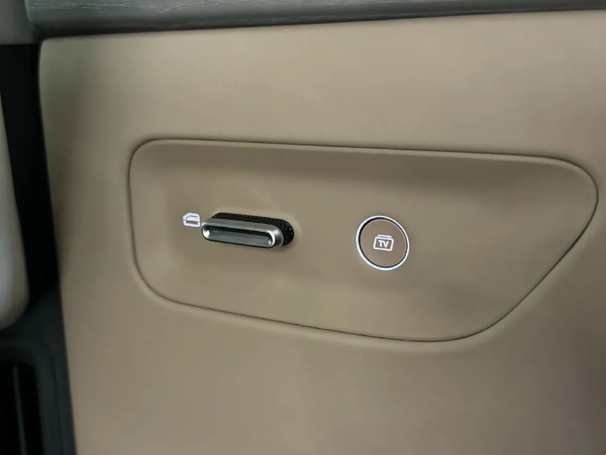 2025 Xpeng X9 BEV,autocango,china used car exporter,china ev exporter,chinese used car exporter,chinese used ev exporter