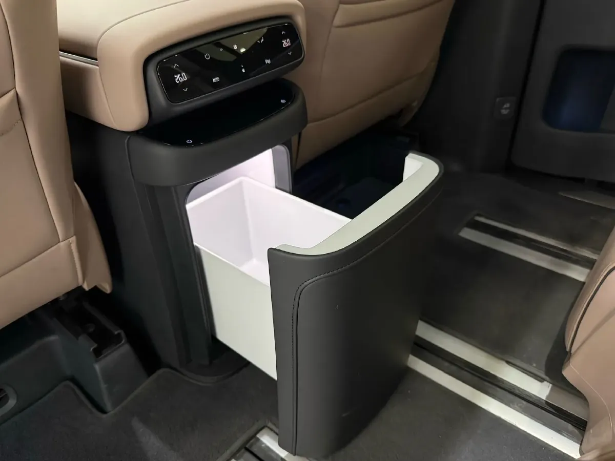 2025 Xpeng X9 BEV,autocango,china used car exporter,china ev exporter,chinese used car exporter,chinese used ev exporter