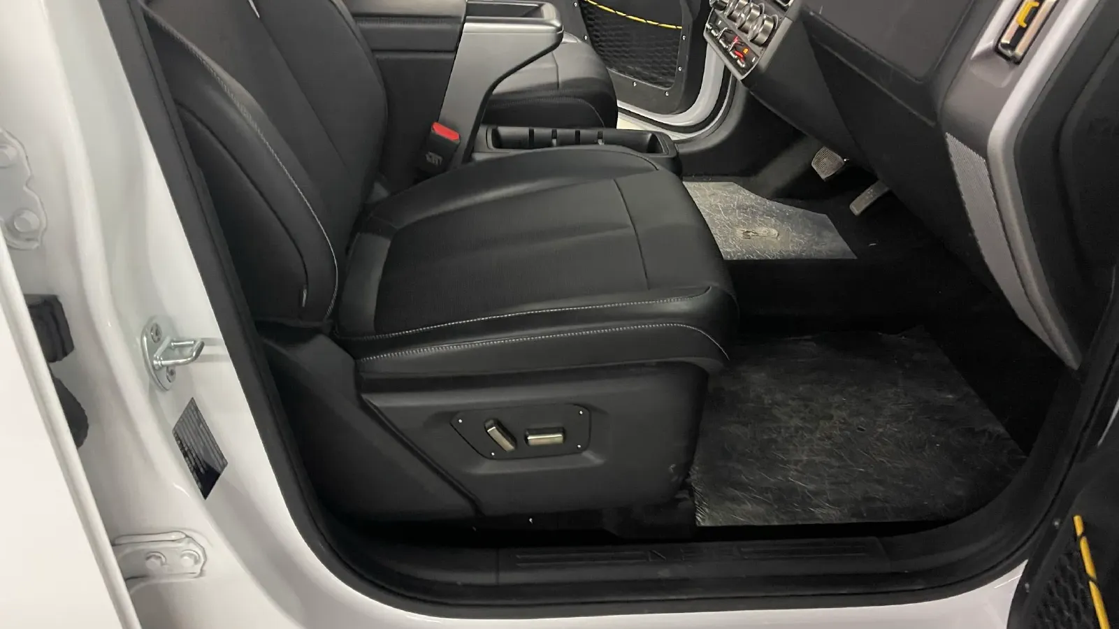 2025 Yufeng Auto Golden Warehouse BEV,autocango,china used car exporter,china ev exporter,chinese used car exporter,chinese used ev exporter