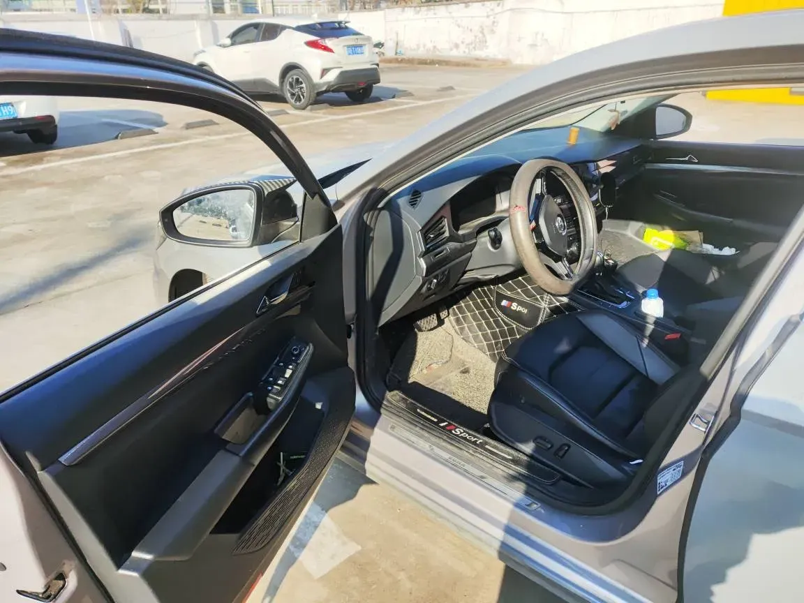 2019 Roewe RX5 MAX 2.0T 231HP L4 6DCT,autocango,china used car exporter,china ev exporter,chinese used car exporter,chinese used ev exporter