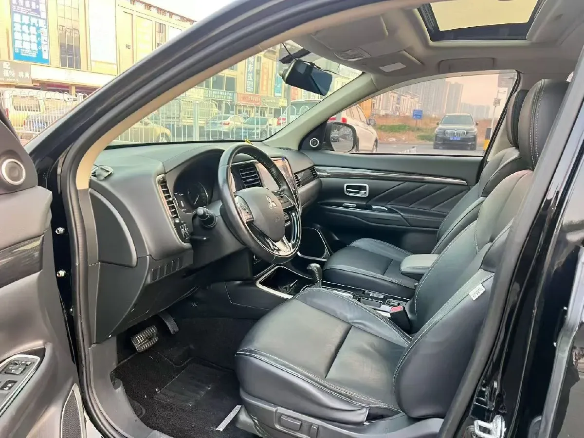 2019 Mitsubishi Outlander 2.0L 166HP L4 CVT,autocango,china used car exporter,china ev exporter,chinese used car exporter,chinese used ev exporter