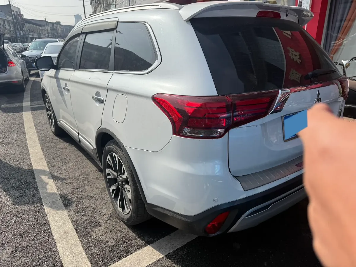2019 Mitsubishi Outlander 2.4L 192HP L4 CVT,autocango,china used car exporter,china ev exporter,chinese used car exporter,chinese used ev exporter