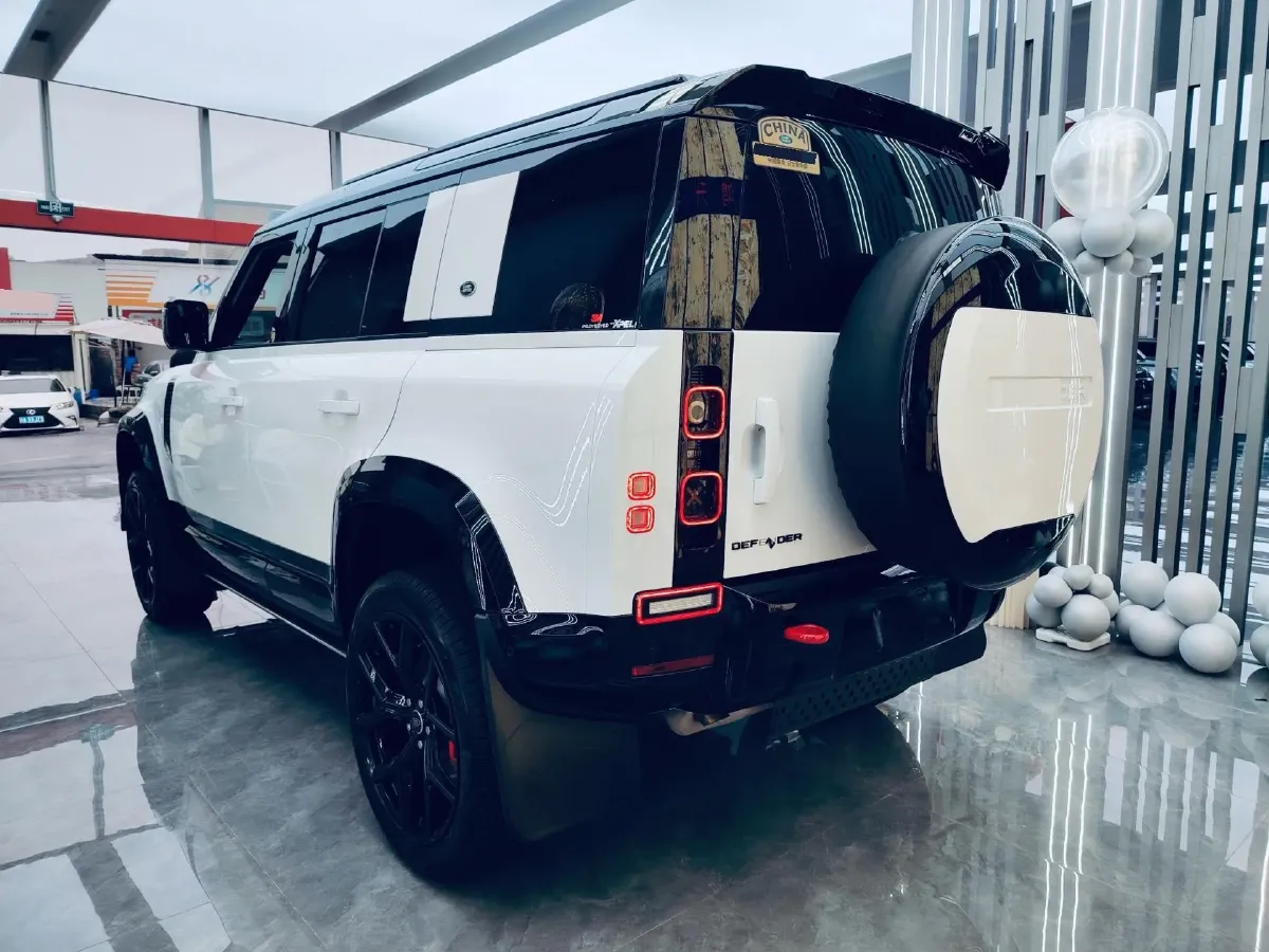 2024 Land Rover Defender 3.0T 400HP L6 8AT,autocango,china used car exporter,china ev exporter,chinese used car exporter,chinese used ev exporter