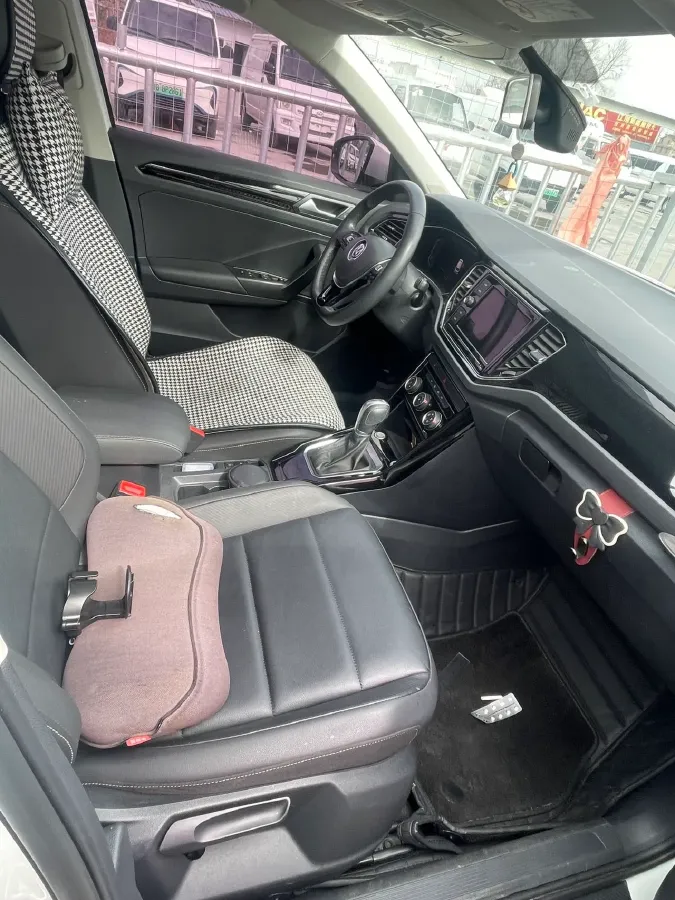 2019 Volkswagen T-Roc 1.4T 150HP L4 7DCT,autocango,china used car exporter,china ev exporter,chinese used car exporter,chinese used ev exporter