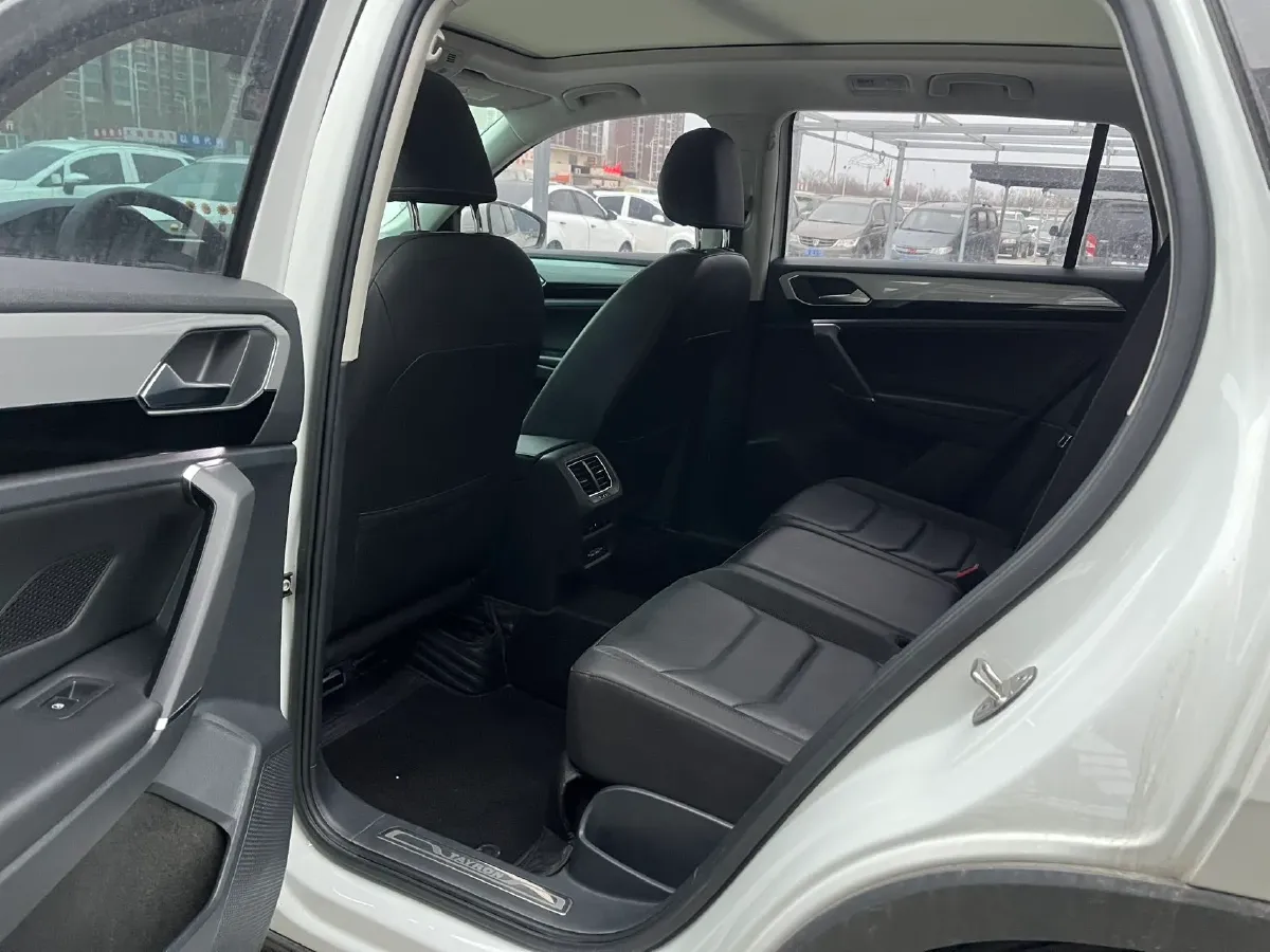 2019 Jeep Cherokee 2.0T 234HP L4 9AT,autocango,china used car exporter,china ev exporter,chinese used car exporter,chinese used ev exporter