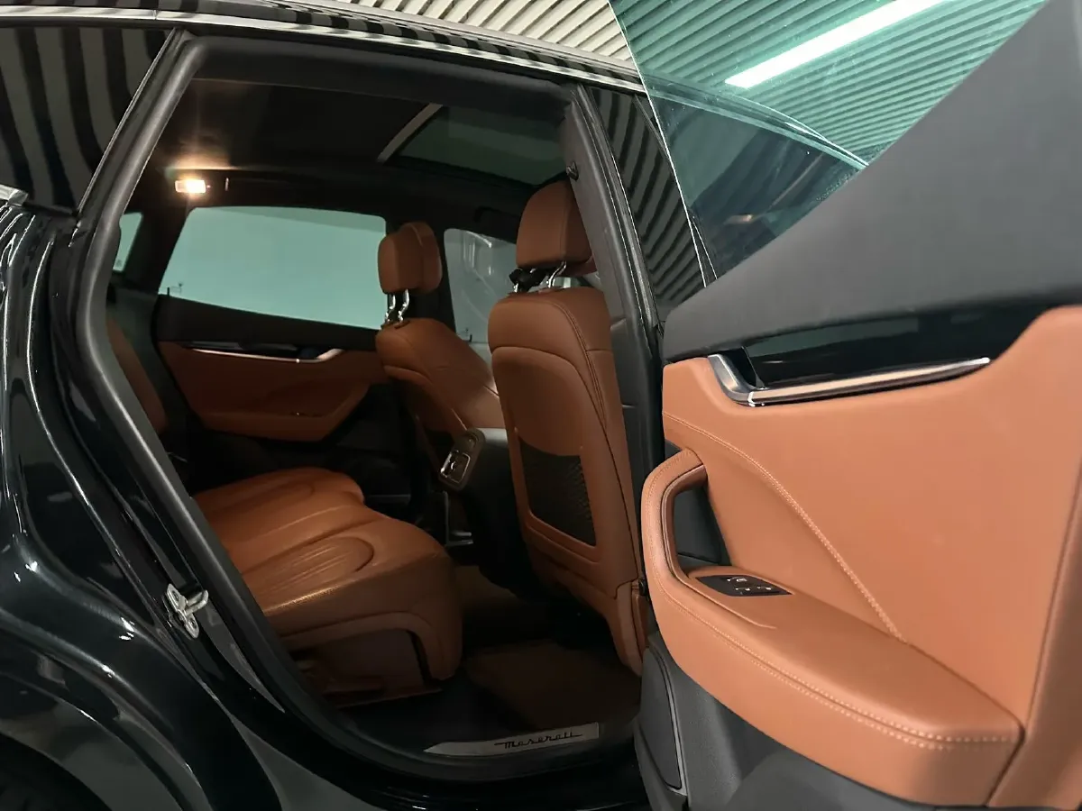 2022 Maserati Levante 2.0T 330HP L4 8AT,autocango,china used car exporter,china ev exporter,chinese used car exporter,chinese used ev exporter