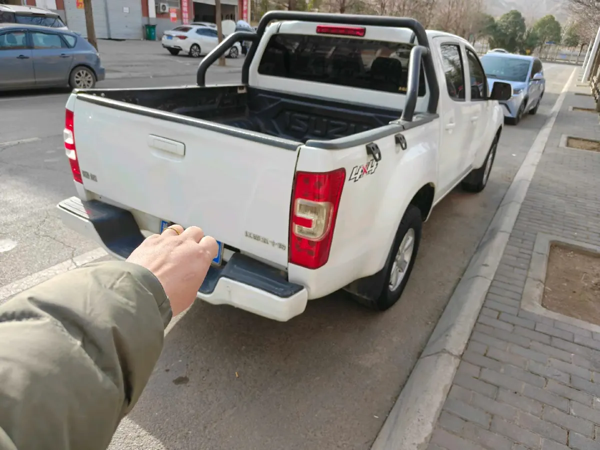 2022 Isuzu RE-MAX Jim 2.8T 120HP L4 5MT,autocango,china used car exporter,china ev exporter,chinese used car exporter,chinese used ev exporter