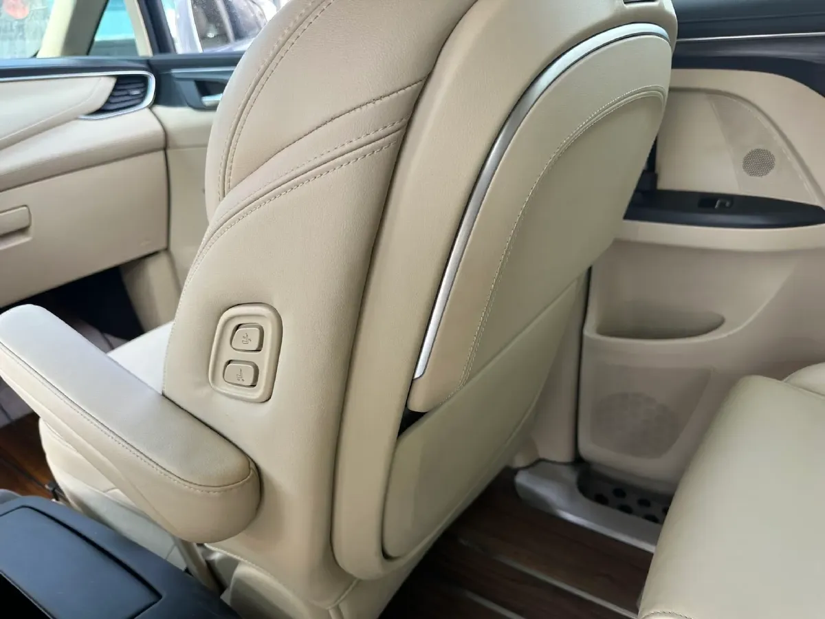 2023 Buick GL8 2.0T 237HP L4 9AT,autocango,china used car exporter,china ev exporter,chinese used car exporter,chinese used ev exporter