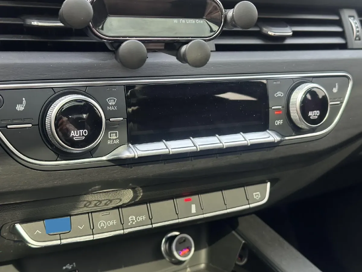 2024 Audi A4L 2.0T 190HP L4 7DCT,autocango,china used car exporter,china ev exporter,chinese used car exporter,chinese used ev exporter