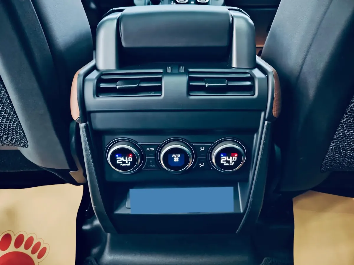 2023 Land Rover Defender 3.0T 400HP L6 8AT,autocango,china used car exporter,china ev exporter,chinese used car exporter,chinese used ev exporter