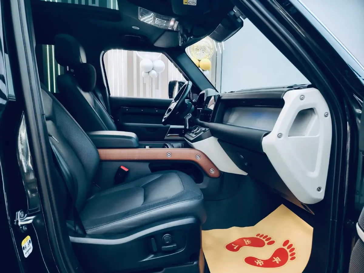 2023 Land Rover Defender 3.0T 400HP L6 8AT,autocango,china used car exporter,china ev exporter,chinese used car exporter,chinese used ev exporter