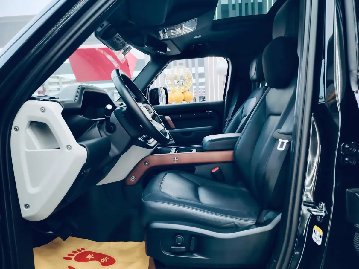 2023 Land Rover Defender 3.0T 400HP L6 8AT,autocango,china used car exporter,china ev exporter,chinese used car exporter,chinese used ev exporter