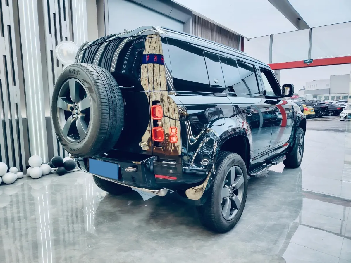 2023 Land Rover Defender 3.0T 400HP L6 8AT,autocango,china used car exporter,china ev exporter,chinese used car exporter,chinese used ev exporter
