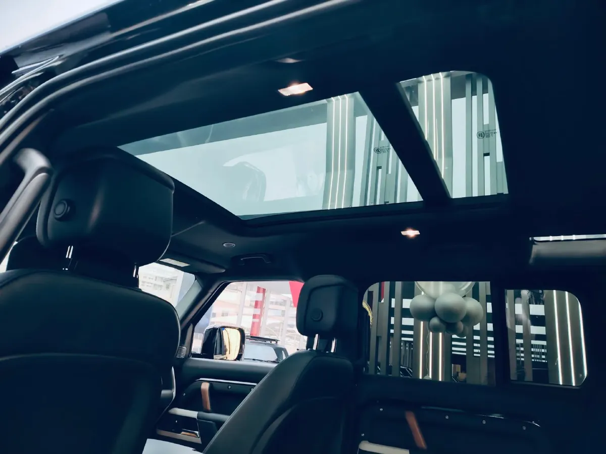 2023 Land Rover Defender 3.0T 400HP L6 8AT,autocango,china used car exporter,china ev exporter,chinese used car exporter,chinese used ev exporter