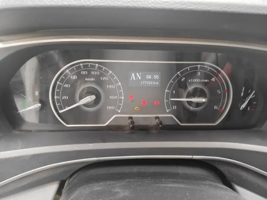 2021 MAXUS XinTu V80 2.0T 139HP L4 6MT,autocango,china used car exporter,china ev exporter,chinese used car exporter,chinese used ev exporter