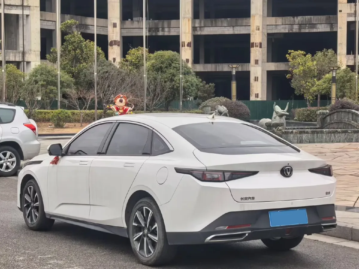 2024 ChangAn UNI-V 1.5T 188HP L4 7DCT,autocango,china used car exporter,china ev exporter,chinese used car exporter,chinese used ev exporter